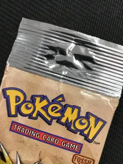 Pokemon Unopened Fossil Booster Pack 11 Cards Factory Sealed 1999 (1 Pack) Heavy - Image 4