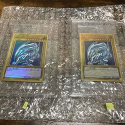 D E Blue Eyes White Dragon Gold 2 Card Set No.PY2135 - Image 1