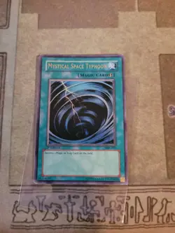 YUGIOH MYSTICAL SPACE TYPHOON MRL-047 ULTRA 1ST ED HP 1996 - Image 2
