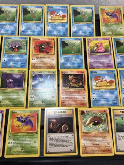 (30) Pokemon Card ALL VTG Lot Cards 1999 Fossil SET Horsea Omastar Magmar - Image 3