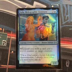 MTG Marvel's Spider-Man: Eternal-Legal Lyla, Holographic Assistant Foil #0007 - Image 1