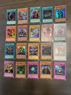 LOT OF 20 YU-GI-OH! VINTAGE HOLO CARDS 1996 USED SPHINX DRAGON IRON KNIGHT GUARD - Image 1
