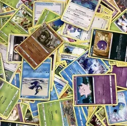 900 Pokemon Cards Bulk Lot Holos/Reverse Holos/Uncommon/Common/Energy/Trainer - Image 1