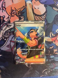 Judge 222/182 - SV10: Destined Rivals Pokemon TCG - Full Art Trainer NM - Image 1
