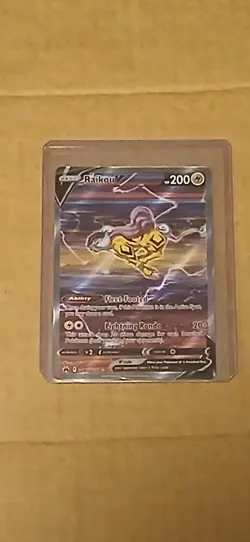 Raikou v GG41/GG70 Crown Zenith: Galarian Gallery Holo Card Near Mint Condition - Image 1