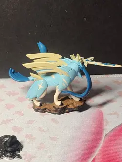 Pokemon TCG Crown Zenith Premium Figure Collection (Shiny Zacian) Pin & Figure - Image 4