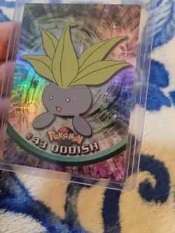 LP/NM Oddish #43 Topps Pokemon Series 1 Rainbow Foil Black logo - Image 3