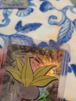 LP/NM Oddish #43 Topps Pokemon Series 1 Rainbow Foil Black logo - Image 4