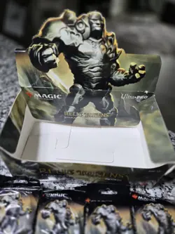 Magic: The Gathering Relic Tokens 10pk Plus Lineage Collection Display Box - Image 3