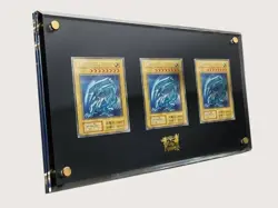 Yu-Gi-Oh! 25th Anniversary Ultimate Kaiba Blue-Eyes White Dragon Set W/Case - Image 1