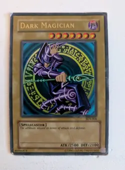 Yu-Gi-Oh! Dark Magician Lot - 2x SYE-001 1st Edition (LP) + 1x SDY-006 Unlimited - Image 2