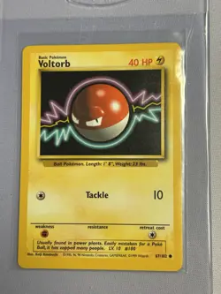 1999 Pokemon Base Set Voltorb 67/102 ERROR OFF-CENTER Pokemon Card LP/NM - Image 1