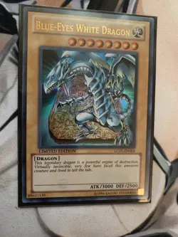 YUGIOH: Blue-Eyes White Dragon LC01-EN004 Ultra Rare Near Mint FAST - Image 1