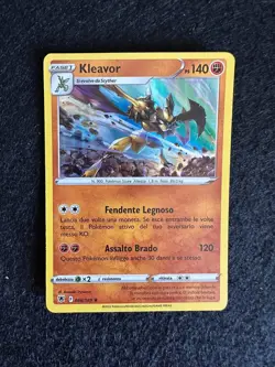 KLEAVOR 086/189 HOLO LUCENTEZZA SIDERALE SPADA E SCUDO CARTA POKEMON ITA - Image 1