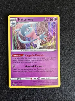 HATTERENE 085/192 HOLO FRAGORE RIBELLE CARTA POKEMON ITA - Image 1