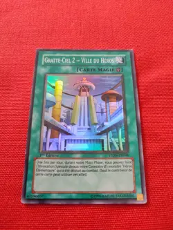 GRATTE-CIEL 2 VILLE DU HEROS STON-FR048 1ERE ED SUPER RARE CARTE YU-GI-OH! VF FR - Image 1