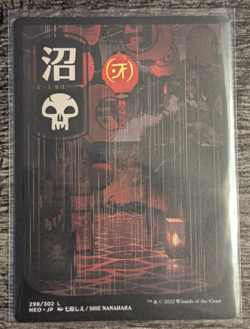 MTG: Swamp (298)(Kamigawa: Neon Dynasty) JP FULL ART - Image 1