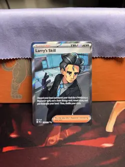 Larry's Skill 139/131 Prismatic Evolutions Full Art Trainer Pokemon TCG Holo - Image 1