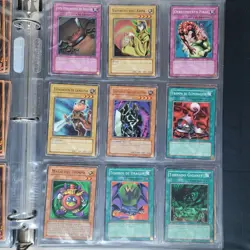 Vintage Lot Of 48 1st Edition Spanish Yu-Gi-Oh Cards Including 2 Holos, Playmat - Image 4