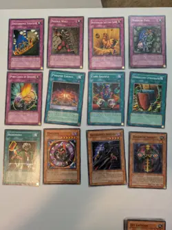 Lot of 175+ - Vintage 1996 Yu-Gi-Oh! Cards w/ 1st Edition and foils NM - Image 3