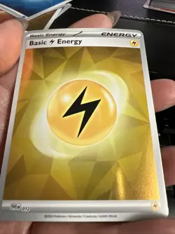 SVE012 Basic Lightning Energy - Prismatic Evolutions - Holo - Pokemon TCG - Image 2