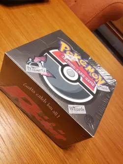 POKEMON TEAM ROCKET 1ST EDITION BOOSTER BOX WOTC 2000 Sealed - Image 2