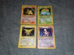 LOT BASE SET 2 POKEMON CARDS CHARIZARD MEWTWO VENUSAUR ZAPDOS DAMAGED HOLO - Image 2