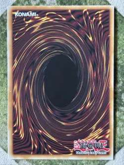 YuGiOh BLUE-EYES WHITE DRAGON Ultra Rare MVP1-ENSV4 - Image 3