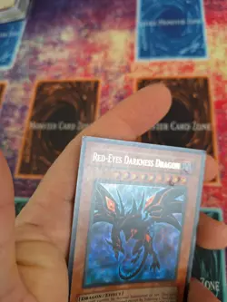 Yugioh Red-Eyes Darkness Dragon SD1-EN001 Ultra Rare Unlimited Lightly Played - Image 3