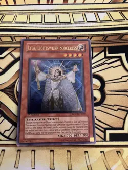 Lyla, Lightsworn Sorceress (UTR) LODT-EN019 Light of Destruction 1st Edition - Image 1