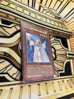 Lyla, Lightsworn Sorceress (UTR) LODT-EN019 Light of Destruction 1st Edition - Image 3