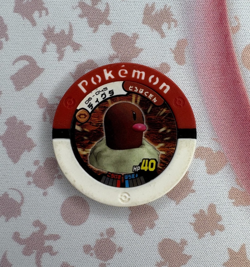 Diglett Red 06-045 Regular Battrio Japanese Pokemon Arcade Game Chip 🍄 - Image 1