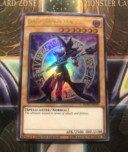 *** DARK MAGICIAN *** MINT CONDITION (ALT ART) HOLOGRAPHIC ULTRA RARE YUGIOH! - Image 1
