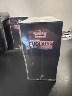 Pokemon TCG Sword & Shield Evolving Skies ETB Factory Sealed - Image 2