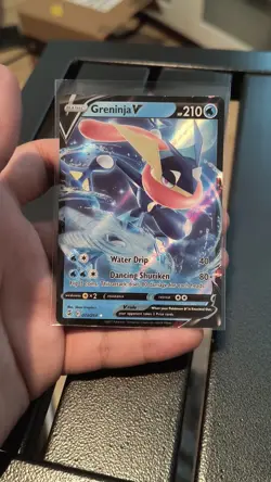 Pokemon Greninja v Fusion Strike Holo Ultra Rare Card 073/264 SWSH08 - Image 2