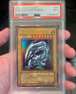 Yugioh Blue-Eyes White Dragon SDK-001 PSA 9 - Starter Deck Kaiba 2002 - VINTAGE - Image 1