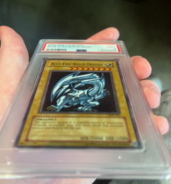 Yugioh Blue-Eyes White Dragon SDK-001 PSA 9 - Starter Deck Kaiba 2002 - VINTAGE - Image 4