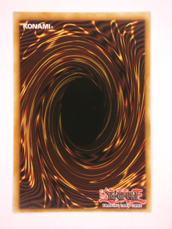 YUGIOH • DARK MAGICIAN • ULTRA RARE • YGLD-ENB02 • Unlimited ED • NM - Image 2