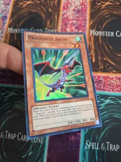 Yugioh Dragunity Aklys SDDL-EN003 Super Rare 1st Edition Near Mint - Image 2