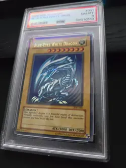 2002 Yu-Gi-Oh! SDK-001 Blue Eyes White Dragon PSA 8 - Image 3