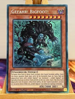 Gefahr Bigfoot RA03-DE019 Collectors Rare Orig. Artwork Deutsch NM YUGIOH - Image 1