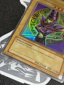 Yugioh Card TCG 2002 Dark Magician Ultra Rare Unlimited Edition Holo LOB-005 LP - Image 4