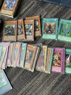 Blue Eyes White Dragon Yugioh Card Mixed Lot 350+ Cards Ungraded Dark magician - Image 2