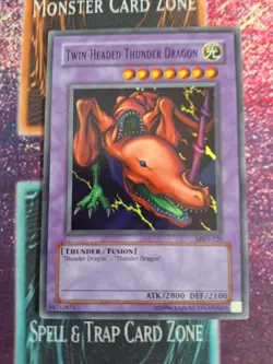 Yu-Gi-Oh! Twin-Headed Thunder Dragon MRD-120 Super Rare Unlimited NM/LP - Image 1