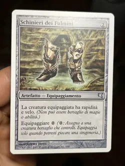 ITALIAN Lightning Greaves • NM • Salvat-Hachette 2007 • Mtg (1612) - Image 1