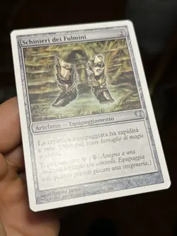 ITALIAN Lightning Greaves • NM • Salvat-Hachette 2007 • Mtg (1612) - Image 2