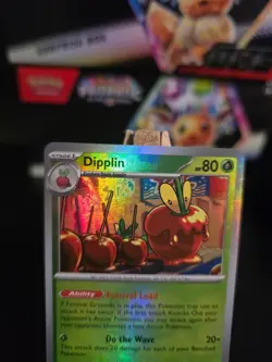 Pokemon Card Dipplin (Poke Ball) #10 Prismatic Evolutions Holo English - Image 2