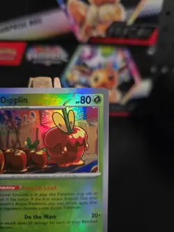 Pokemon Card Dipplin (Poke Ball) #10 Prismatic Evolutions Holo English - Image 3