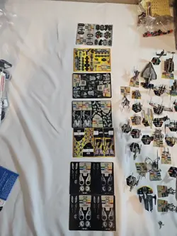 Star Wars PocketModel TCG. Over 120 Figures, 25 Cards, 4 Tins, 7 More Unpunched. - Image 3