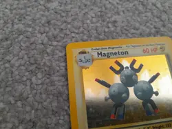 Pokemon TCG Trading Card Game Base Set Magneton Holo 9/102 - Image 2